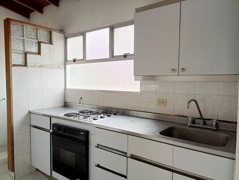 2BR Apartment for Rent in Laureles with Balcony & Parking - 7