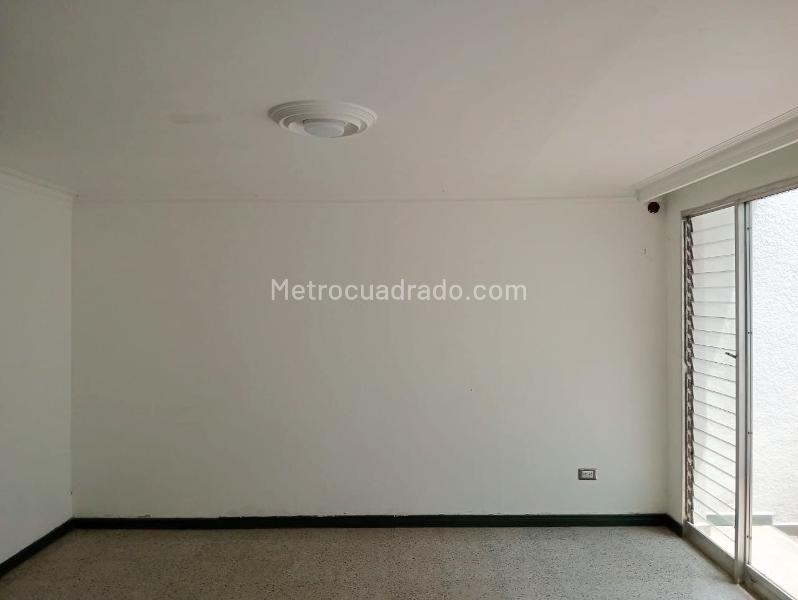 Independent 4BR House in La America - 2