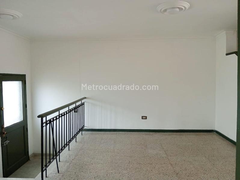 Independent 4BR House in La America - 3