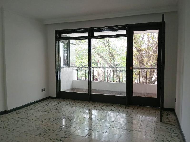 Independent 4BR House in La America - 8