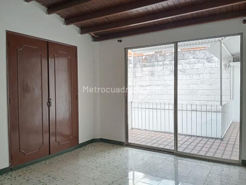 Independent 4BR House in La America - 9