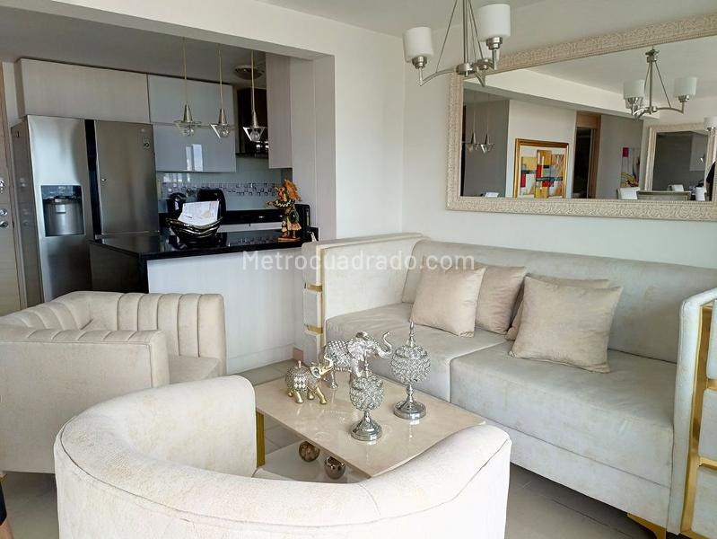 2BR Apartment with Balcony in Belún - 3
