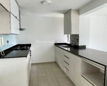 Apartamento de 3 alcobas en venta en Belen, Medellín, 94 m² · foto 3 de 13