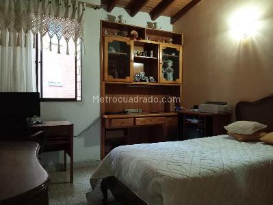 Apartamento de 3 alcobas en venta en Laureles, Medellín, 142 m² · foto 13 de 19