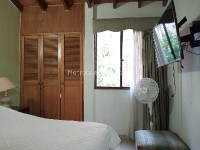 Apartamento de 3 alcobas en venta en Laureles, Medellín, 142 m² · foto 14 de 19