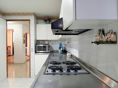 Apartamento de 3 alcobas en venta en Laureles, Medellín, 142 m² · foto 6 de 19