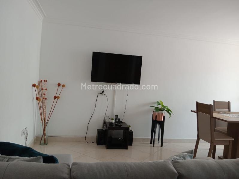 Apartamento Exterior de 2 Alcobas con Balcón en Laureles - 2