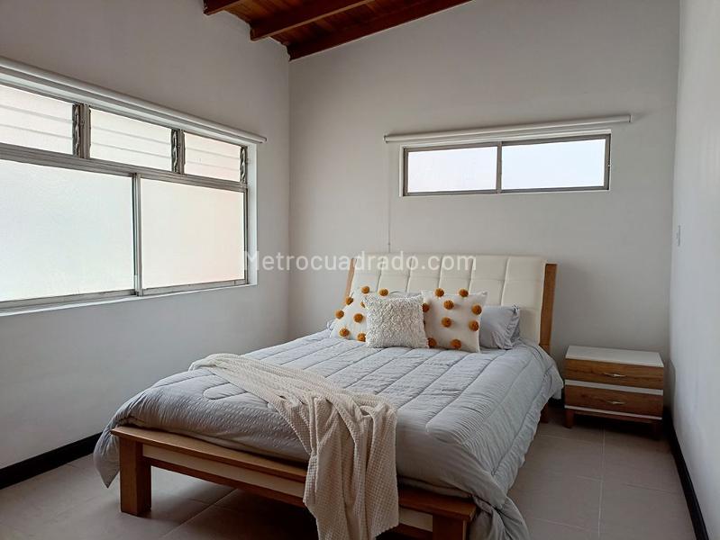 Apartamento Independiente de 4 Alcobas Cerca del Transporte en Belén - 8