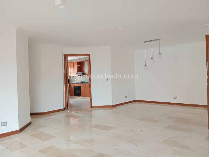 Apartamento Amplio de 3 Alcobas con Jacuzzi en Laureles