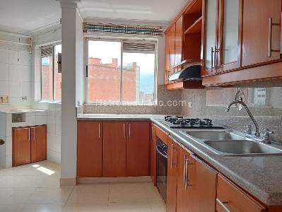 Apartamento en arriendo en Laureles, Medellín · foto 3 de 18