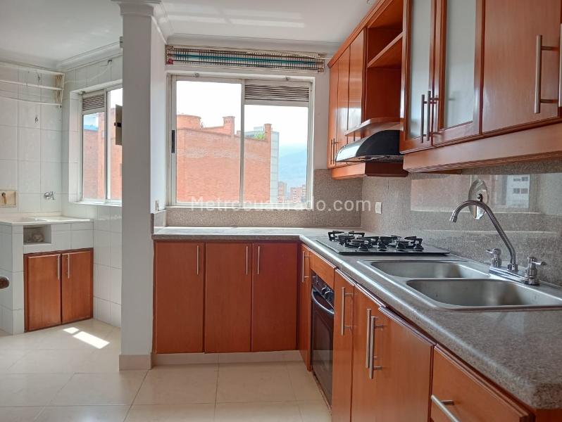 Apartamento Amplio de 3 Alcobas con Jacuzzi en Laureles - 3