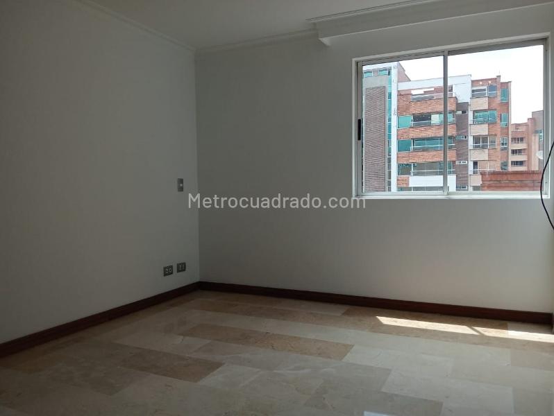 Apartamento Amplio de 3 Alcobas con Jacuzzi en Laureles - 7