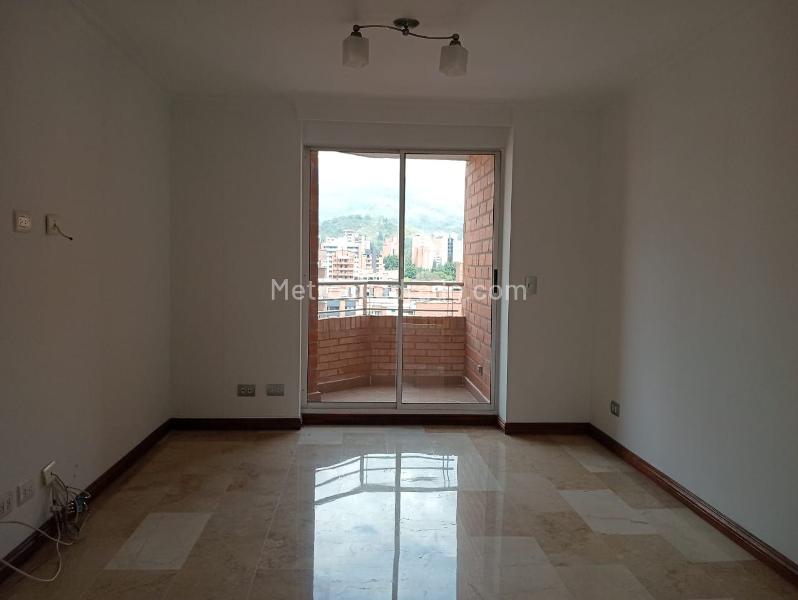 Apartamento Amplio de 3 Alcobas con Jacuzzi en Laureles - 8