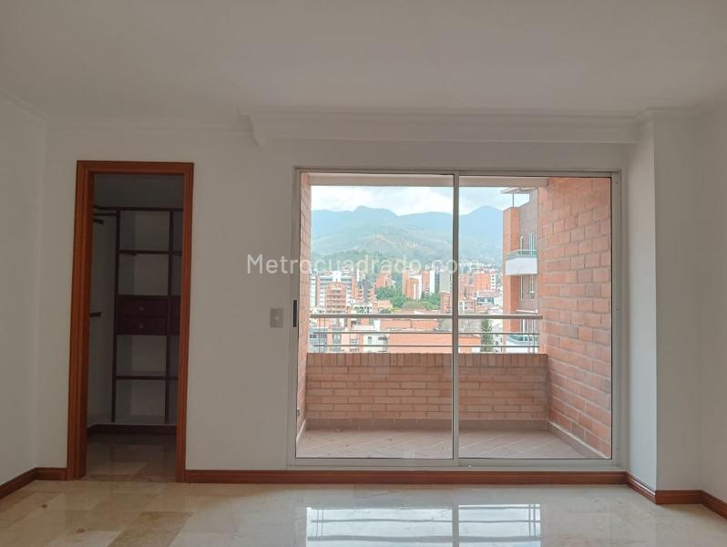 Apartamento Amplio de 3 Alcobas con Jacuzzi en Laureles - 9