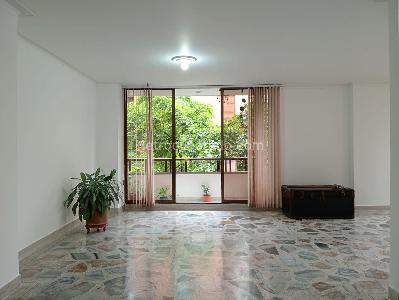 Apartamento de 3 alcobas en venta en Laureles, Medellín, 138 m² · foto 2 de 20