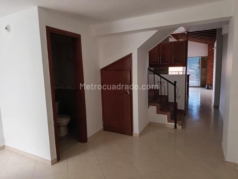 Apartamento Dúplex de 3 Alcobas en Arriendo en Belén - 6