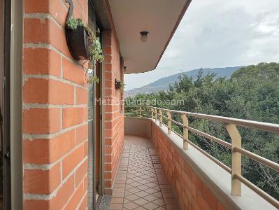 Apartamento de 3 alcobas en venta en Laureles, Medellín, 157 m² · foto 20 de 20