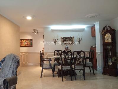 Apartamento de 3 alcobas en venta en Laureles, Medellín, 157 m² · foto 4 de 20