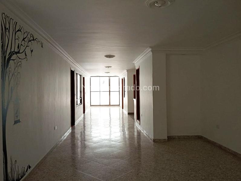 Independent 5BR Apartment Near Amenities in Laureles