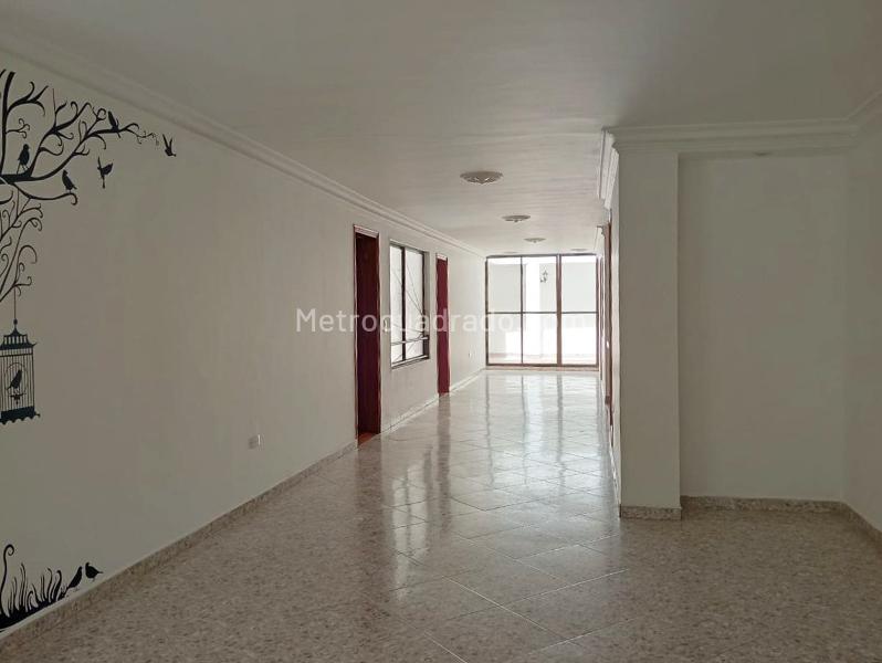 Apartamento Independiente de 5 Alcobas Cerca a Todo en Laureles - 2