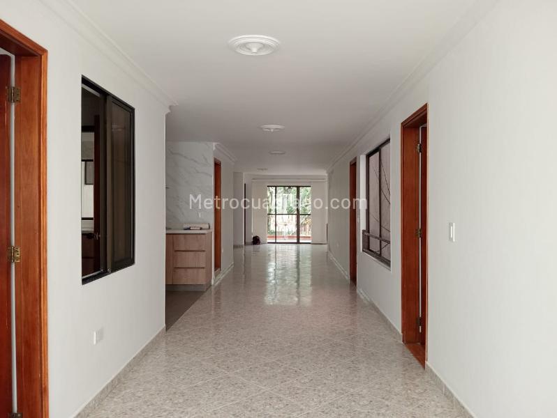 Apartamento Independiente de 5 Alcobas Cerca a Todo en Laureles - 3