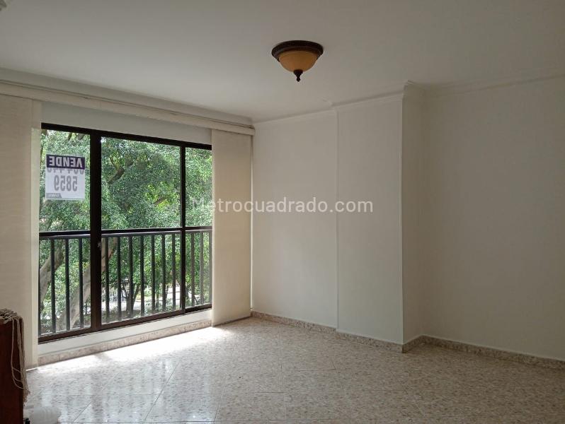 Apartamento Independiente de 5 Alcobas Cerca a Todo en Laureles - 4