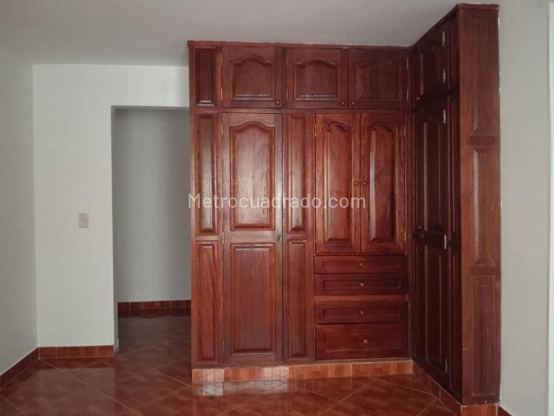 Apartamento Independiente de 5 Alcobas Cerca a Todo en Laureles - 8