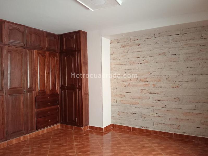 Apartamento Independiente de 5 Alcobas Cerca a Todo en Laureles - 9