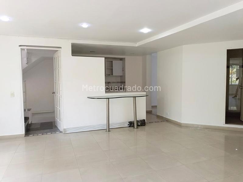 Apartamento Amplio de 3 Alcobas en Laureles - 2