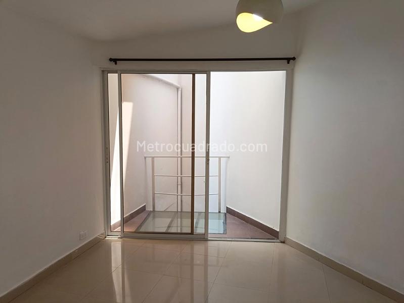 Apartamento Amplio de 3 Alcobas en Laureles - 8
