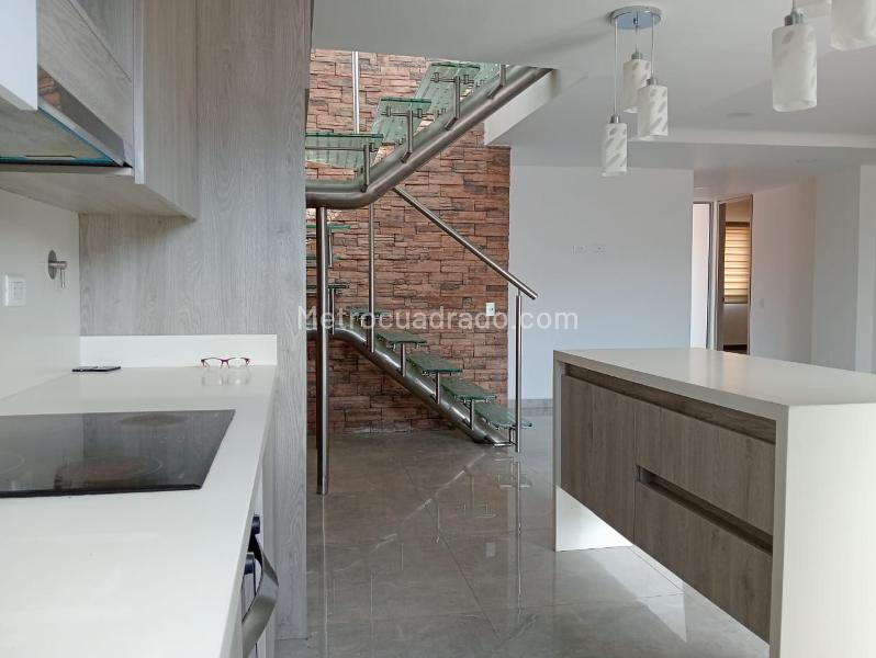 Apartamento Moderno de 4 Alcobas con Jacuzzi en Laureles - 4