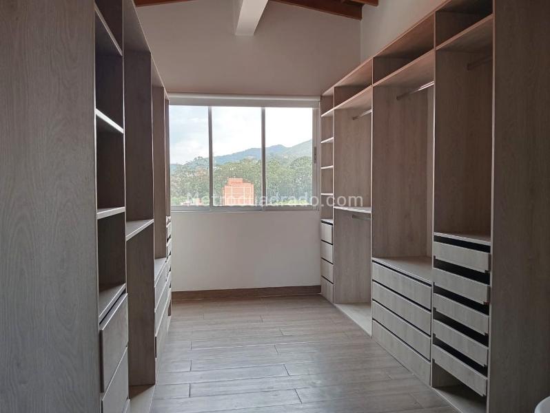 Apartamento Moderno de 4 Alcobas con Jacuzzi en Laureles - 7