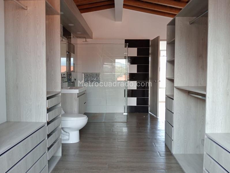 Apartamento Moderno de 4 Alcobas con Jacuzzi en Laureles - 8