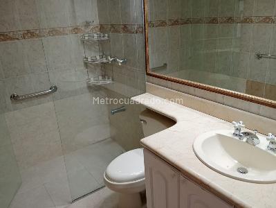 Apartamento de 3 alcobas en venta en Laureles, Medellín, 142 m² · foto 16 de 20