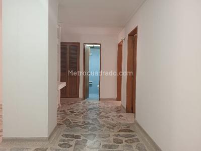 Apartamento de 3 alcobas en venta en Laureles, Medellín, 126 m² · foto 2 de 19
