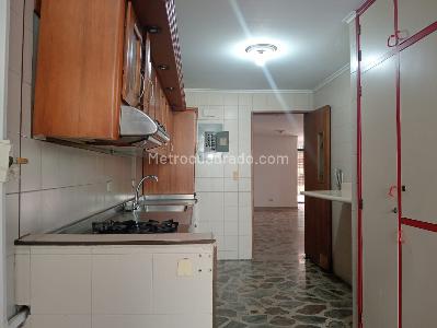 Apartamento de 3 alcobas en venta en Laureles, Medellín, 126 m² · foto 3 de 19