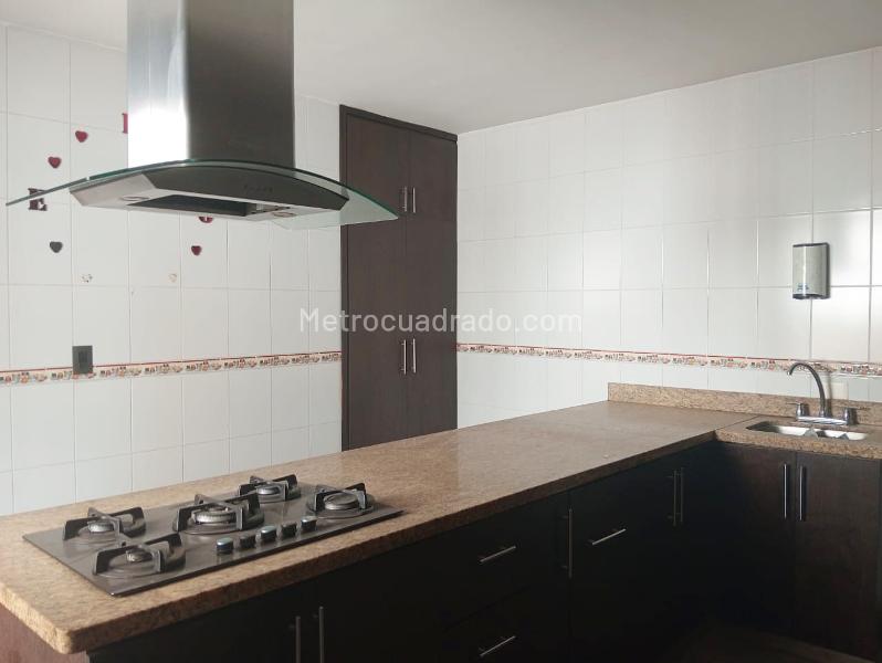 Casa Amplia de 5 Alcobas en Laureles - 2