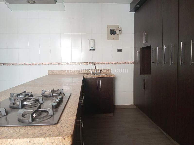 Casa Amplia de 5 Alcobas en Laureles - 3