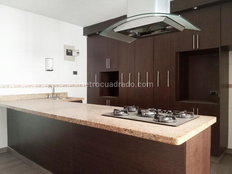 Casa Amplia de 5 Alcobas en Laureles - 4