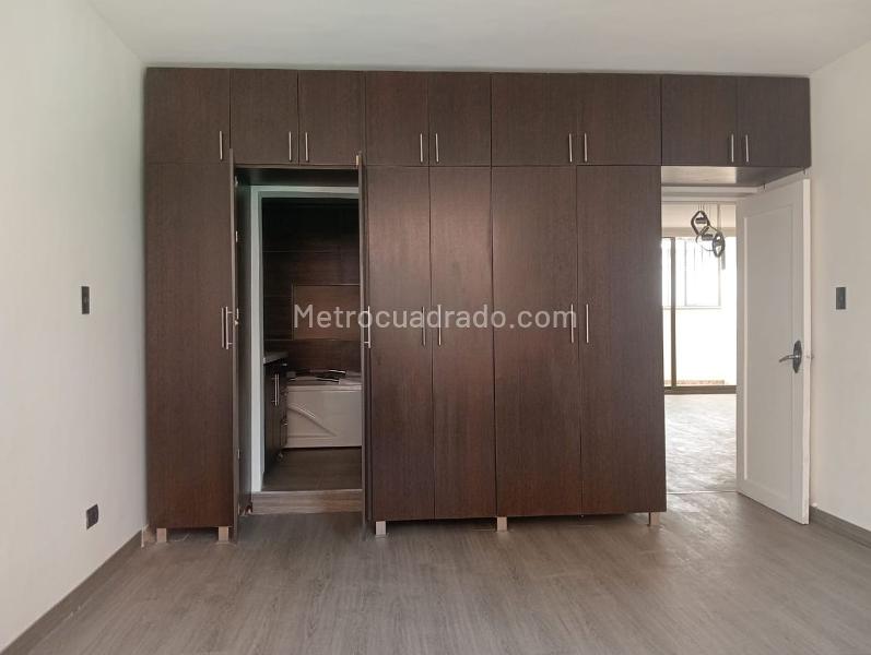 Casa Amplia de 5 Alcobas en Laureles - 5