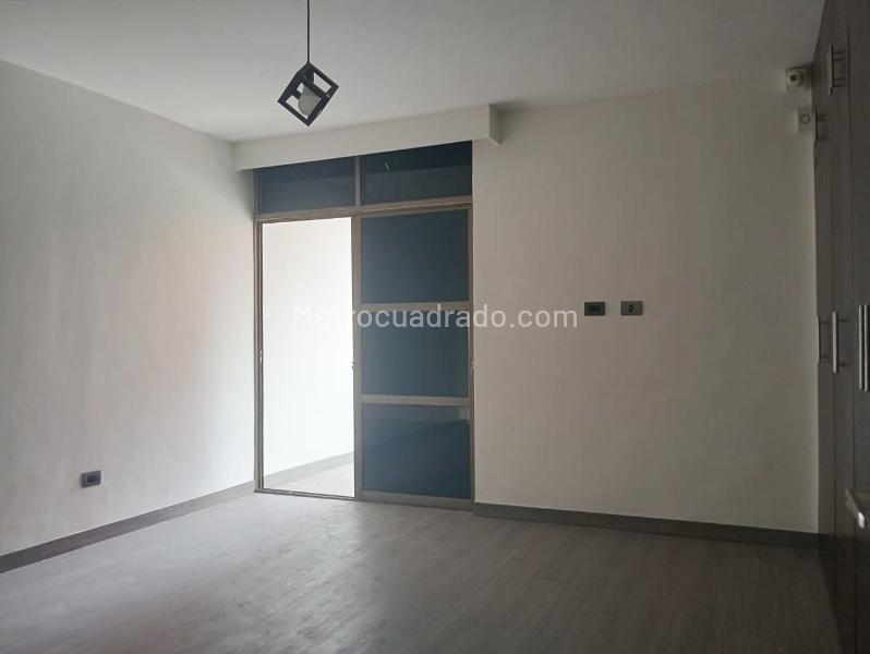 Casa Amplia de 5 Alcobas en Laureles - 7