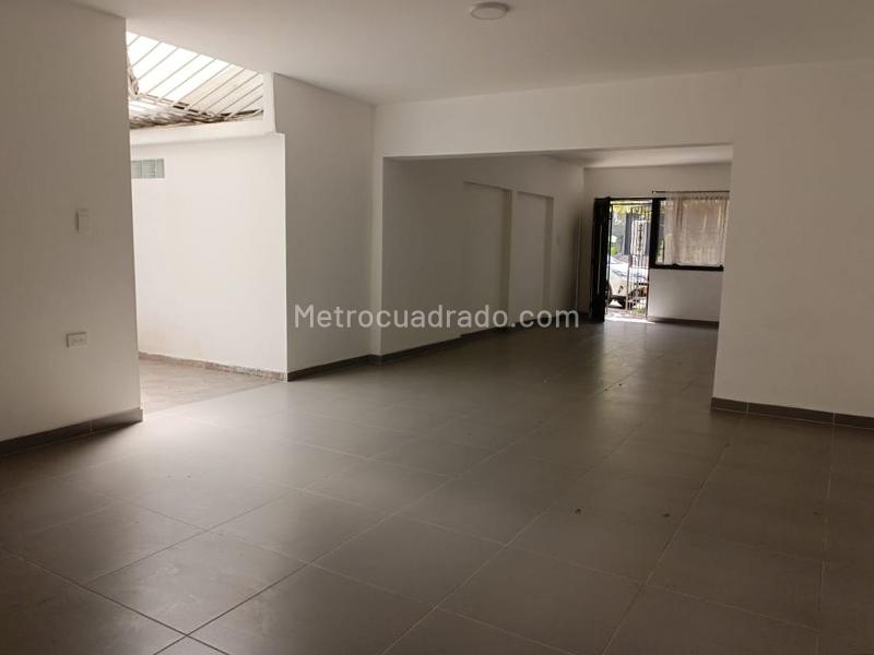 Independent 4BR House for Rent near Parks in Belún - 2