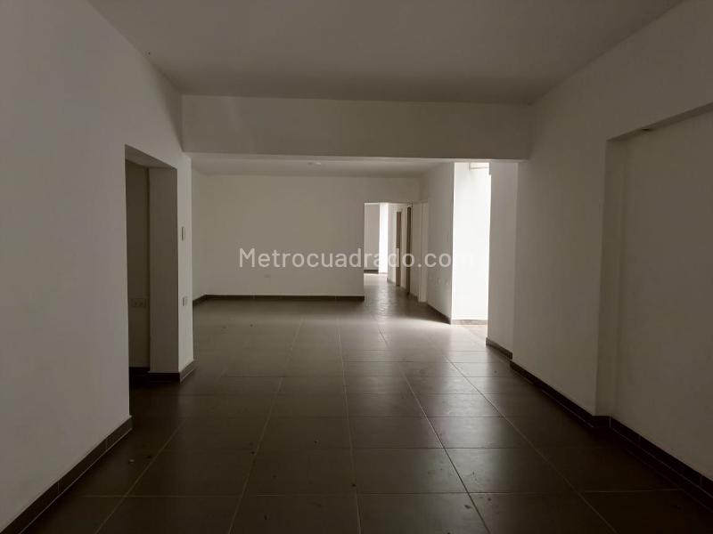 Independent 4BR House for Rent near Parks in Belún - 3