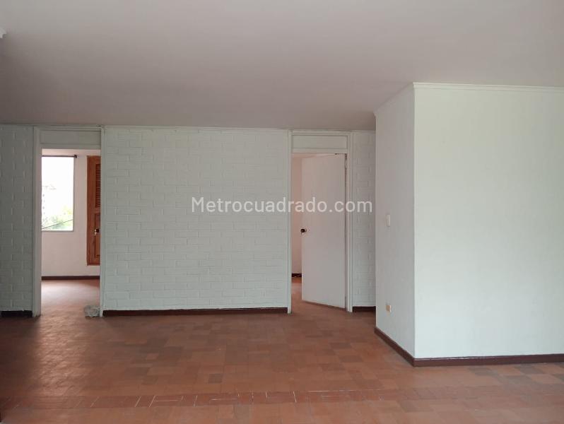 3BR Apartment for Rent & Sale in Laureles with Parking - 2