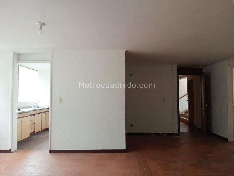 3BR Apartment for Rent & Sale in Laureles with Parking - 3
