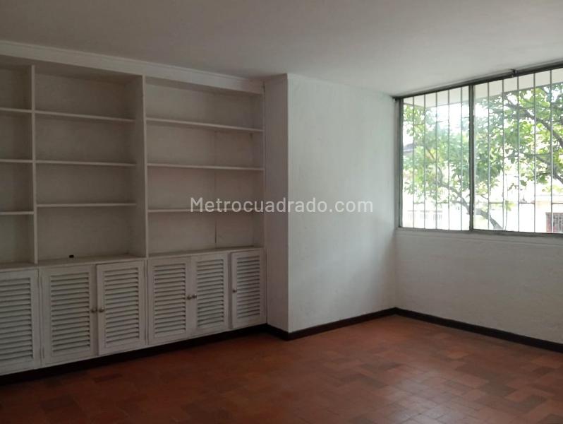 3BR Apartment for Rent & Sale in Laureles with Parking - 4