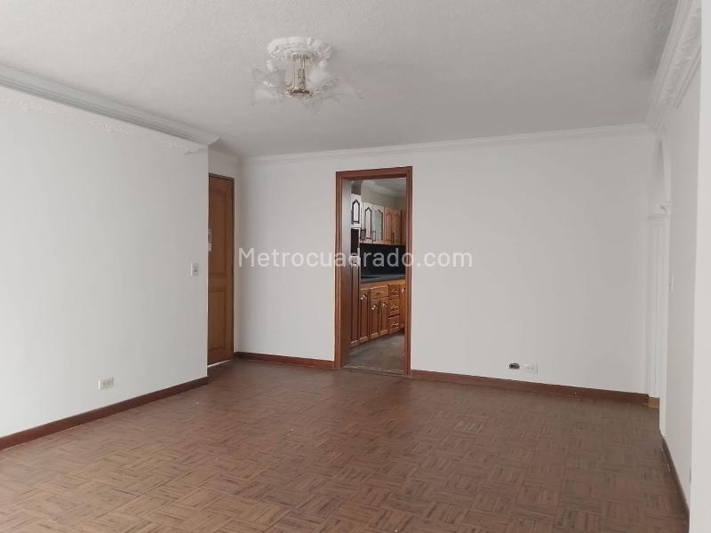 Apto Exterior de 2 Alcobas en Laureles Cerca a Parques - 4