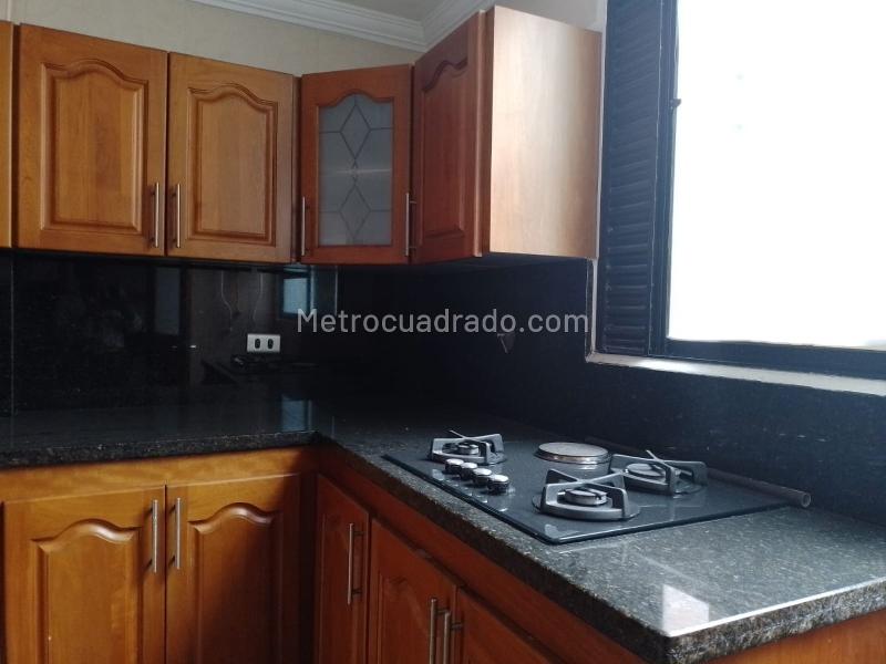 Apto Exterior de 2 Alcobas en Laureles Cerca a Parques - 6