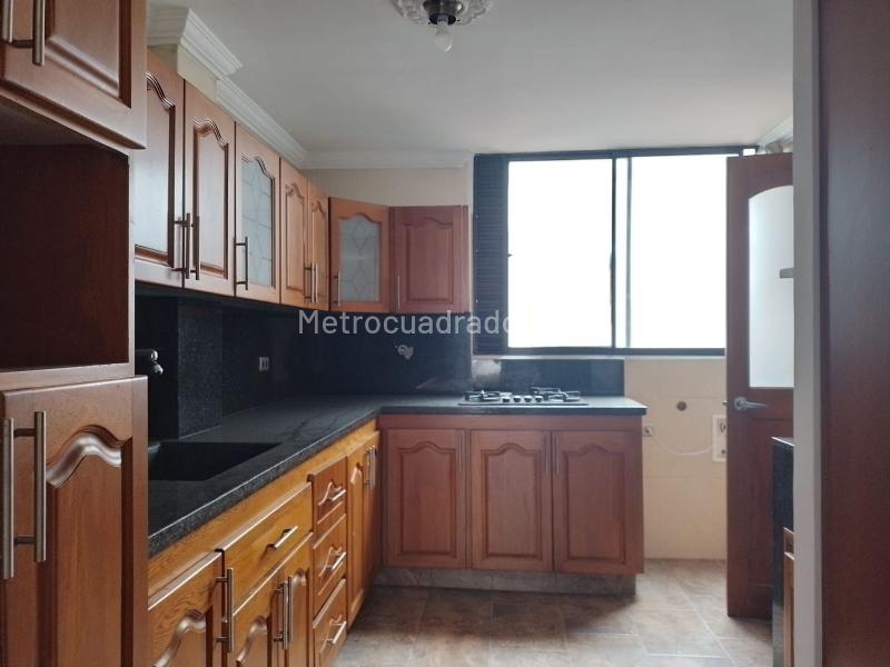 Apto Exterior de 2 Alcobas en Laureles Cerca a Parques - 7