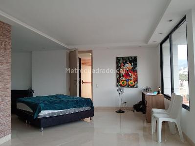 Apartamento de 3 alcobas en venta en Laureles, Medellín, 100 m² · foto 2 de 20